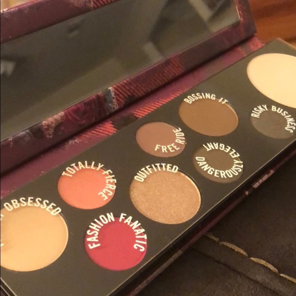 NWT MAC Risk Taker Eyeshadow Palette - Picture 8 of 8